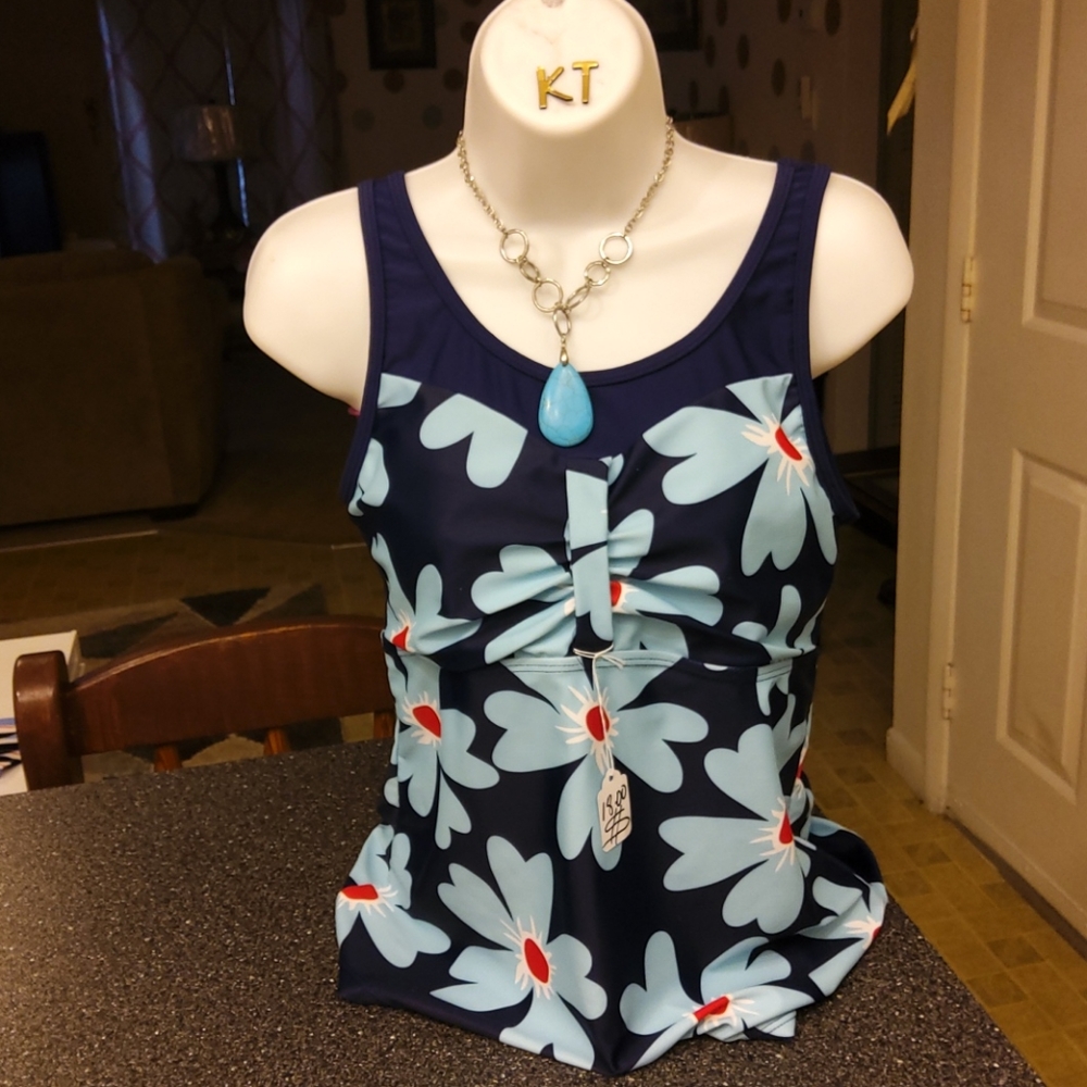 Sleeveless. Summer top size M